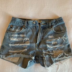High waisted Levi jean shorts